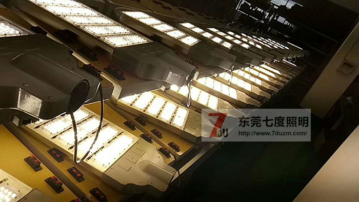 东莞91香蕉视频在线下载照明模组式大功率led路灯头批量老化